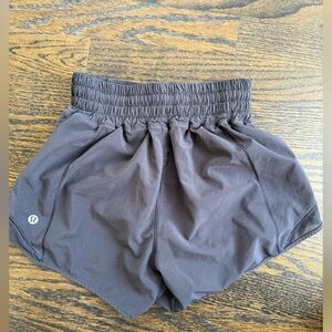 Lululemon Hotty Hot 2.5” shorts